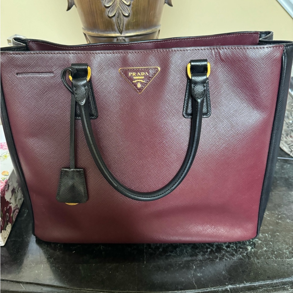 🍁SOLD🍁 Prada Saffiano Bag